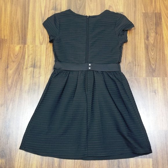 Girls' Amy Byer Cap Sleeve Dress, Black, Size 14, EUC - Picture 2 of 7